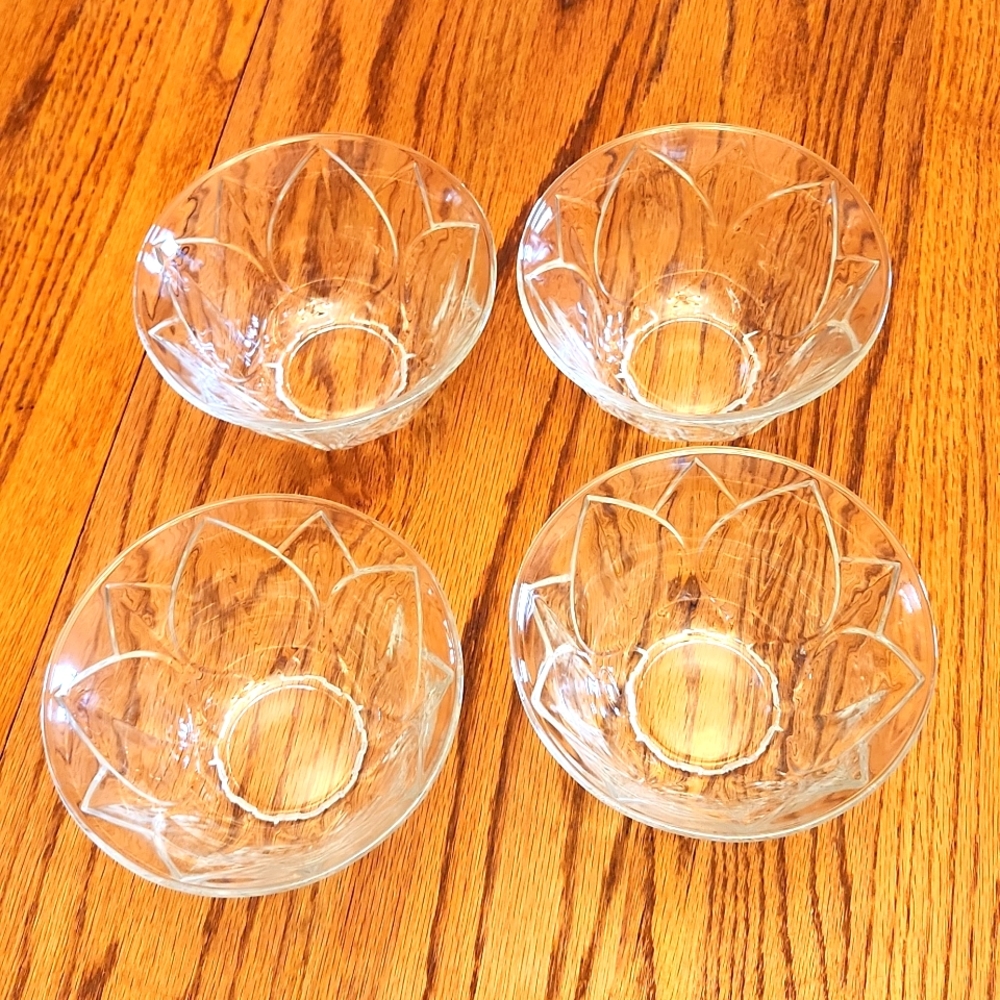 Glass Leaf Bowl Set